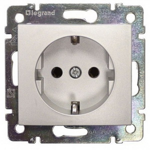 Розетка 2К+З LeGrand Valena 770121 со шторками винтовые зажимы немецкий стандарт 16A алюминий
Розетка 2К+З LeGrand Valena 770121 со шторками винтовые зажимы немецкий стандарт 16A алюминий