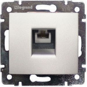 

Розетка телефонная LeGrand Valena 770138 RJ11 алюминий