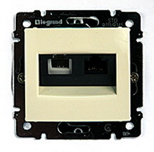 

Розетка двойная LeGrand Valena 774180 RJ45 кат. 6 UTP+RJ11 без захватов бежевый